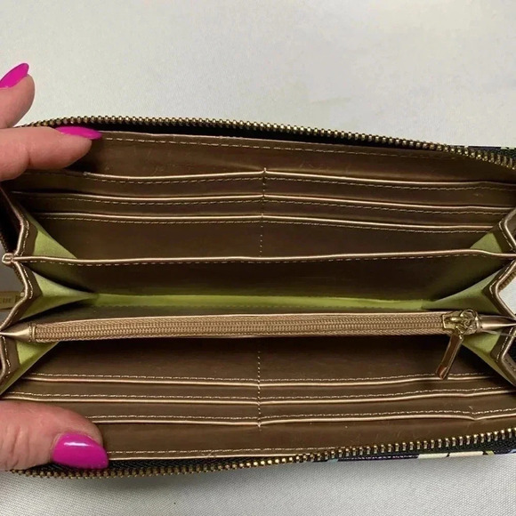 ANNE KLEIN Wallet, NWT. - Picture 4 of 6